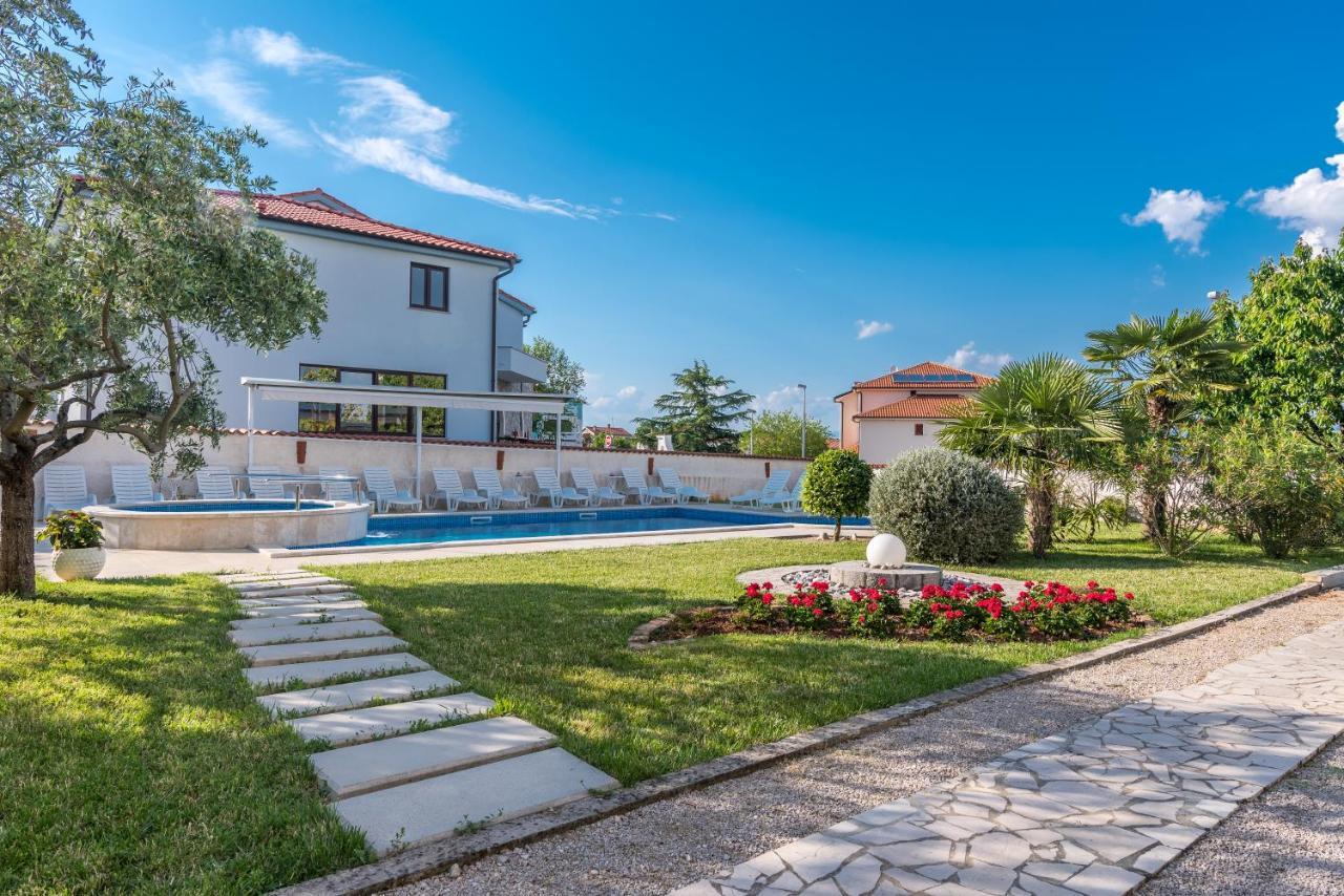 Pansion Dujmovic 1 Malinska Exterior photo